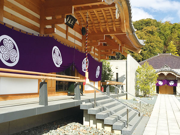 再建された本堂 再建された本堂