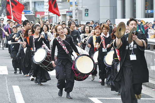 太鼓隊は「和太鼓・辰哉」の面々