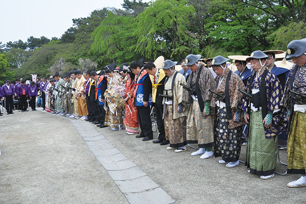 参加者全員で夢童先生に黙祷