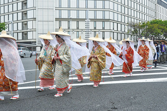 打ち掛けも美しいお局さま