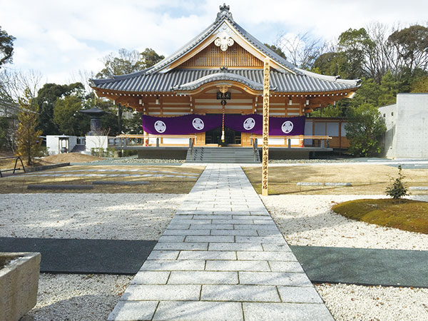 再建された本堂 再建された本堂